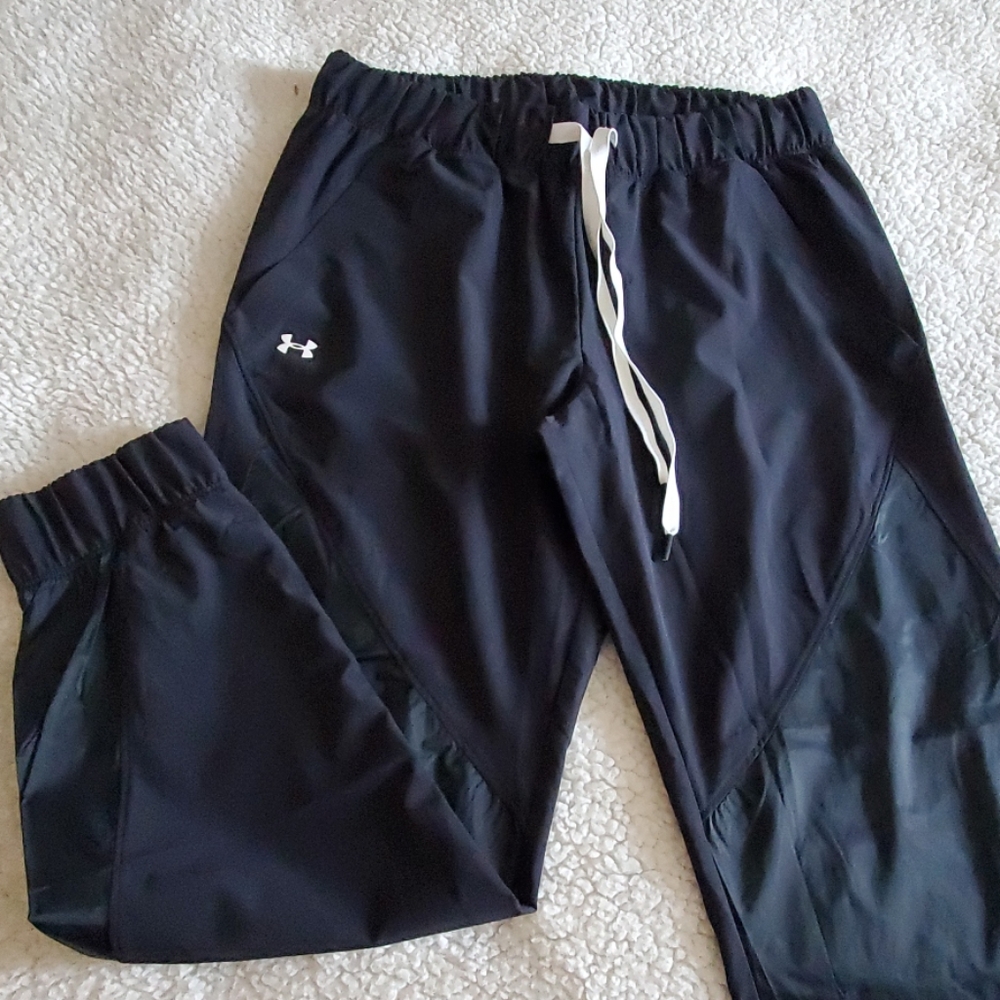 🖤UA capri track pants 🖤